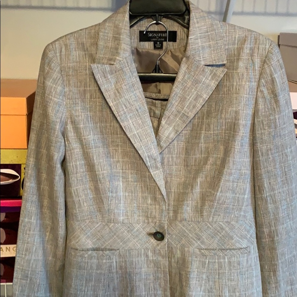 Pants suit